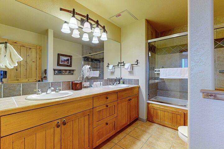 #513 - Master Ensuite Bathroom