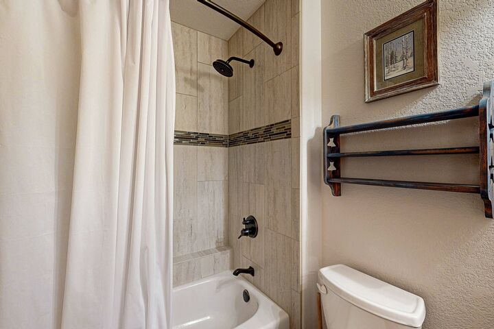 #616 - Ensuite Bathroom