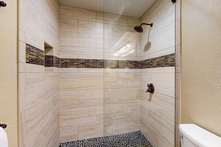 #616 - Master Ensuite Bathroom