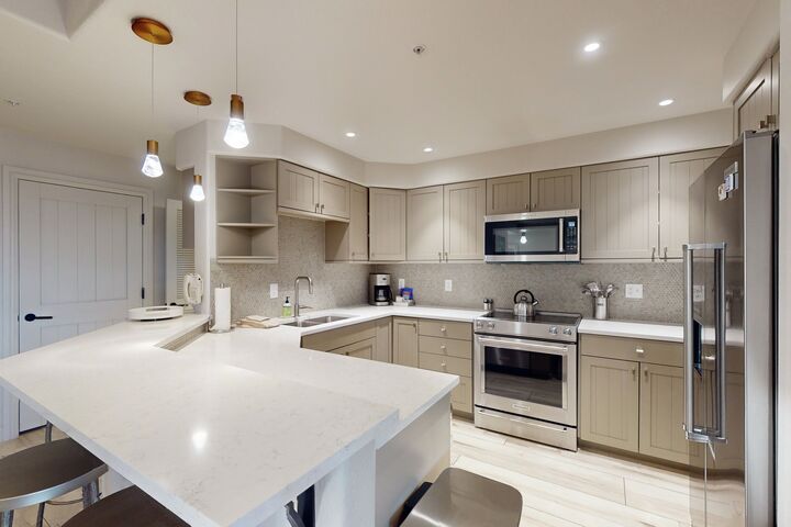 #714 - Kitchen
