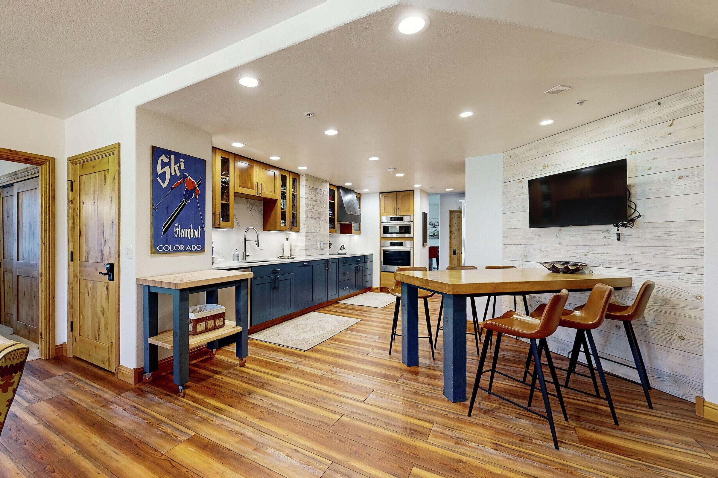 Dining Area & Kitchen
