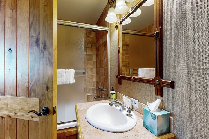 #614 - Ensuite Bathroom