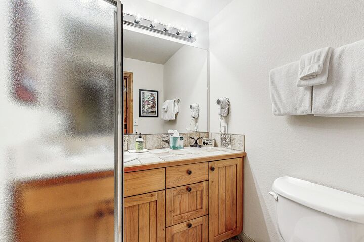 #211 - Ensuite Bathroom