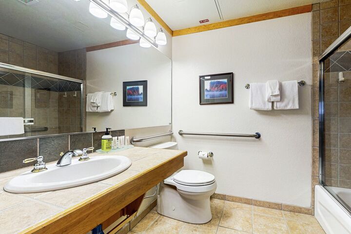 #418 - Ensuite Bathroom