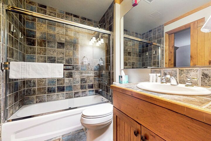 #418 - Ensuite Bathroom