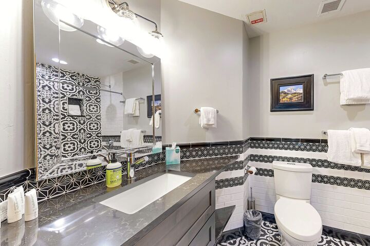#711 - Ensuite Bathroom