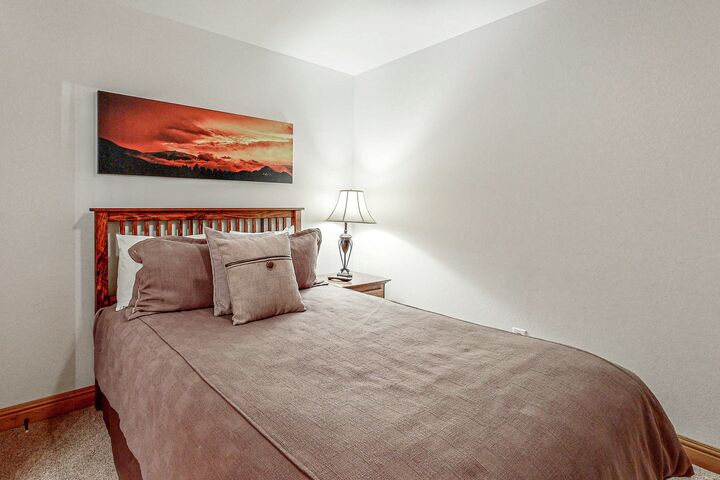 #412 - Bedroom