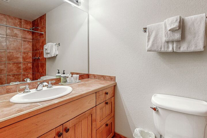 #412 - Ensuite Bathroom