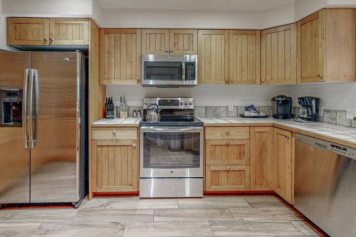 #412 - Kitchen