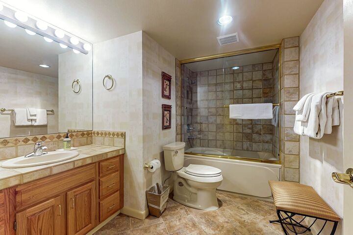 #403 - Master Ensuite Bathroom