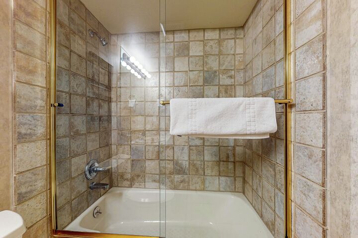 #403 - Bathroom