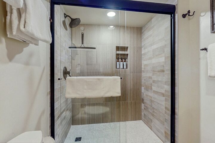 #705 - Master Ensuite Bathroom