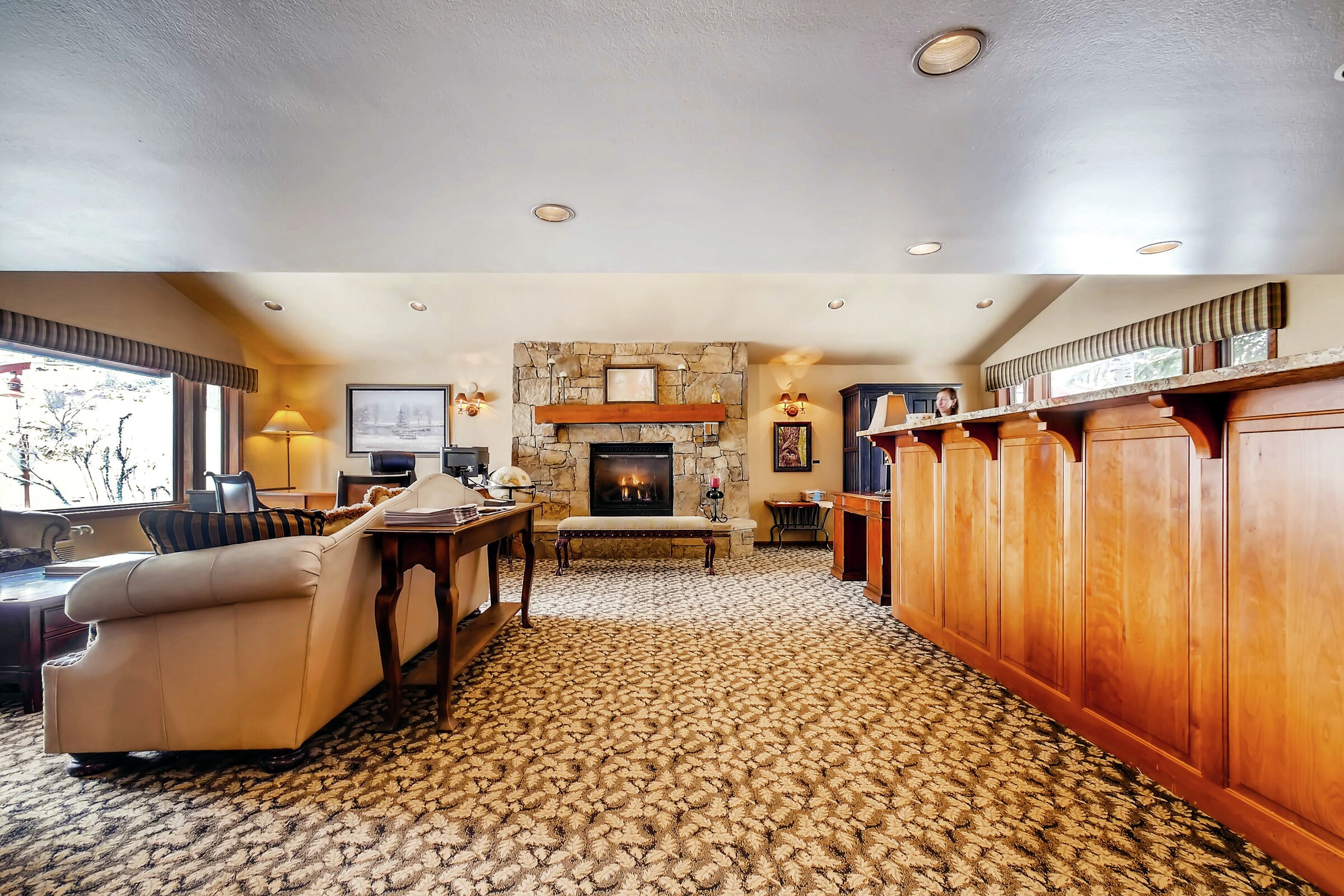 Lobby & Reception