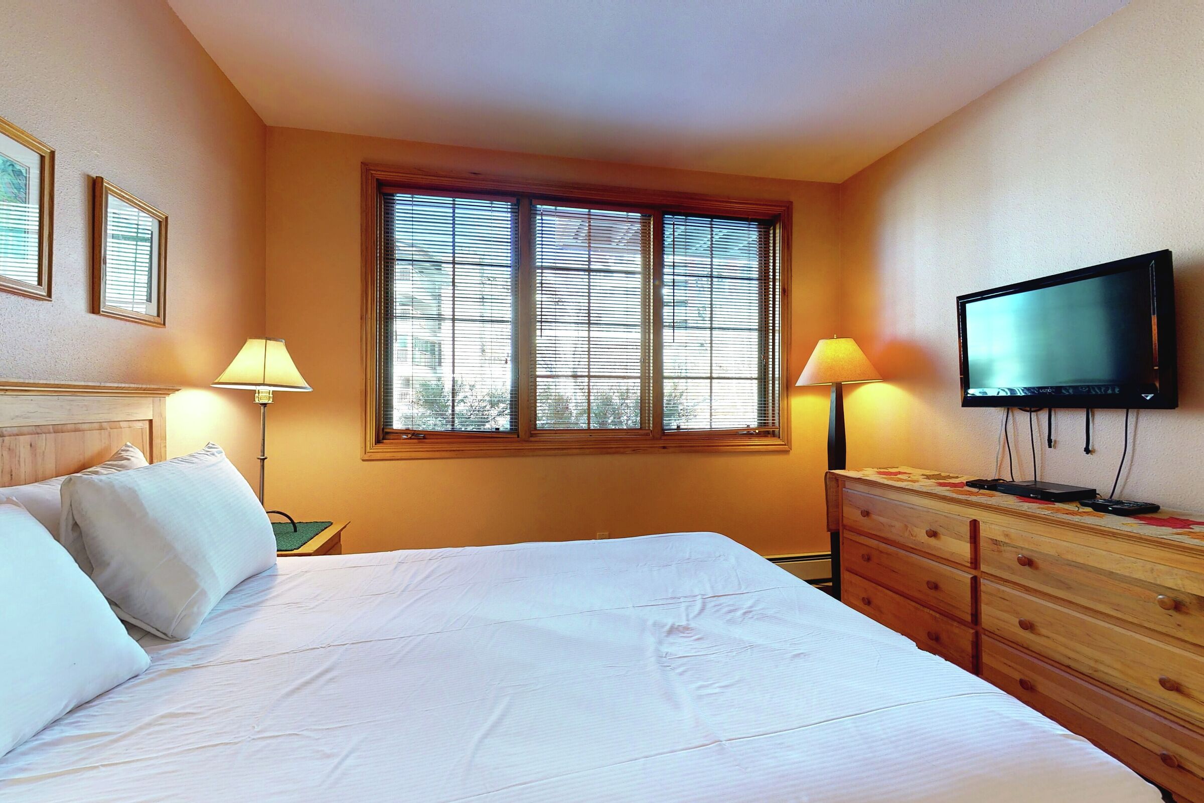 #04 - Bedroom