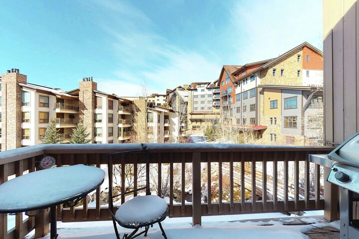 #04 - Balcony with BBQ