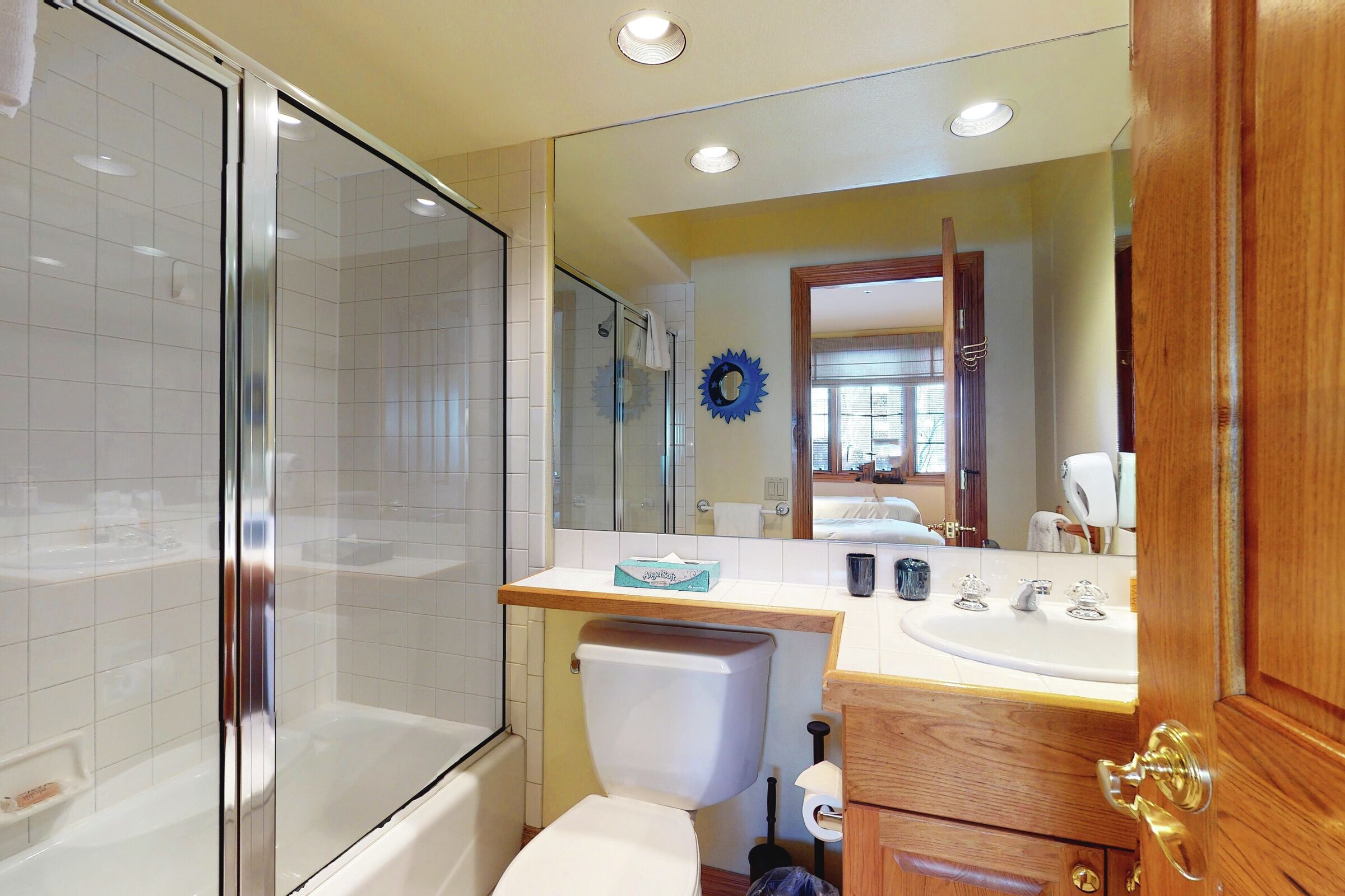 #04 - Ensuite Bathroom