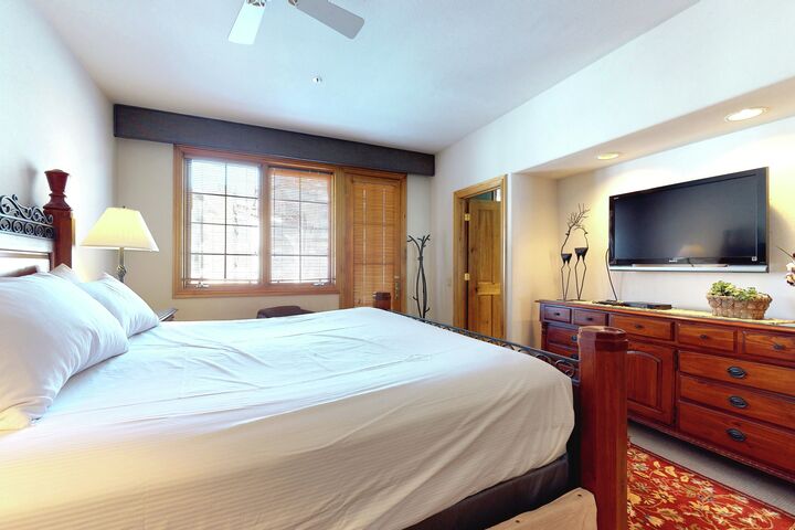 #04 - Master Bedroom