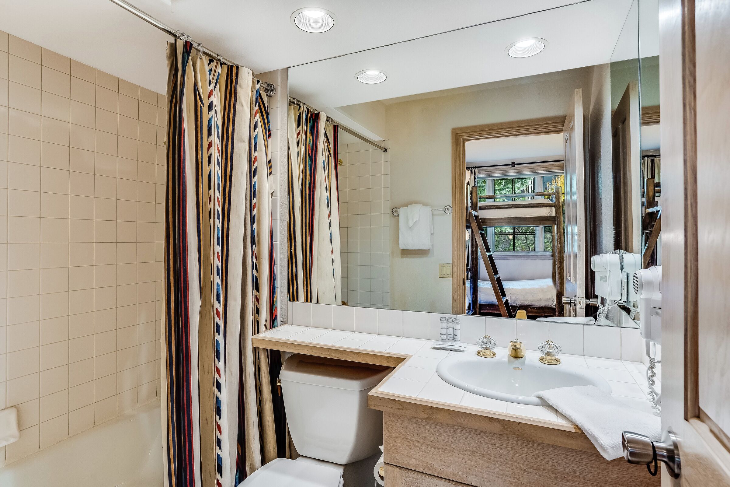 #07 - Ensuite Bathroom