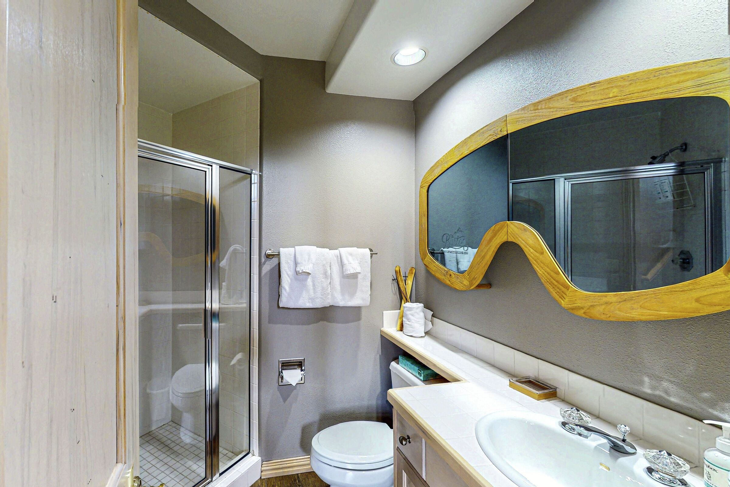 #16 - Main Floor Bathroom
