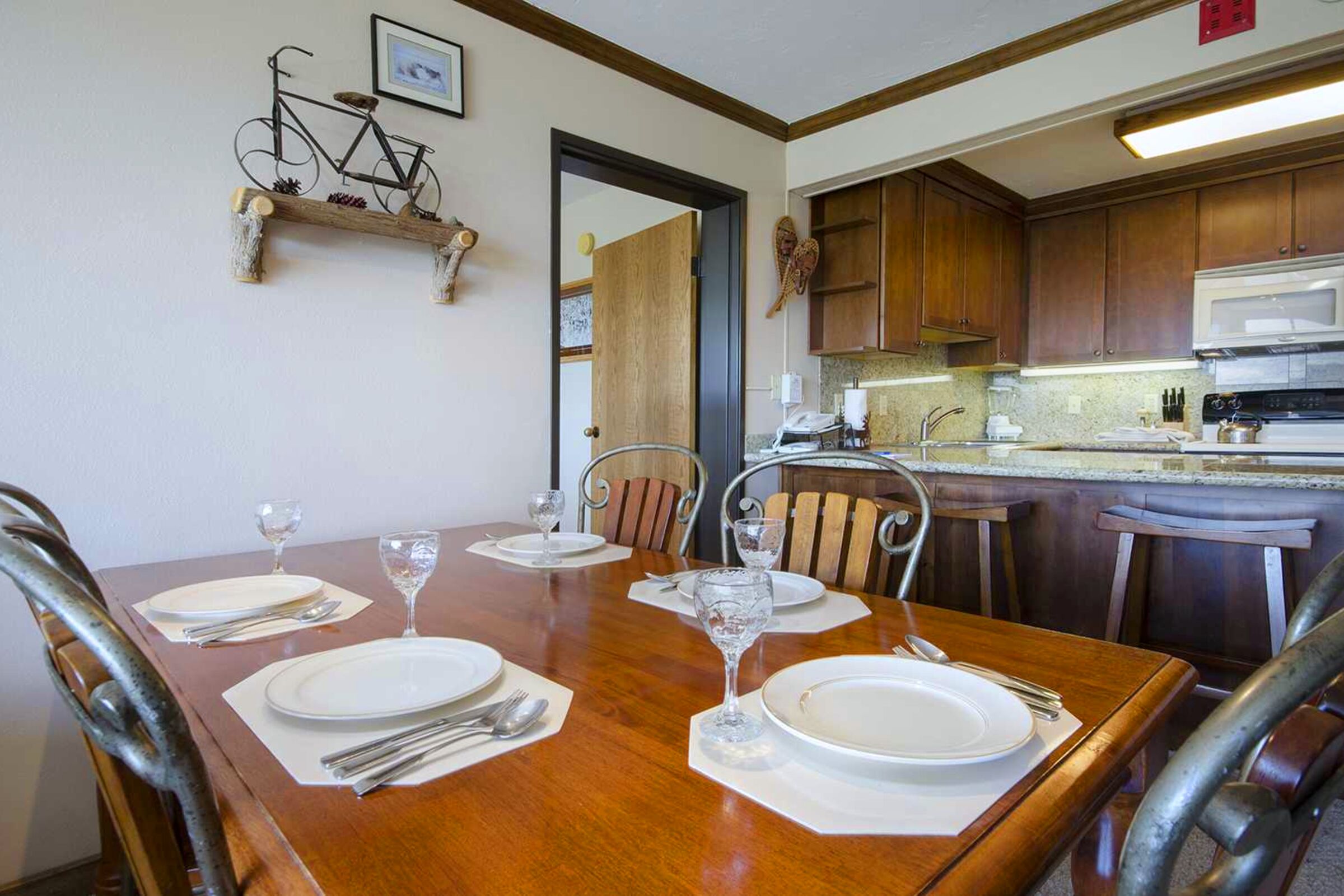 Dining Room & Kitchen