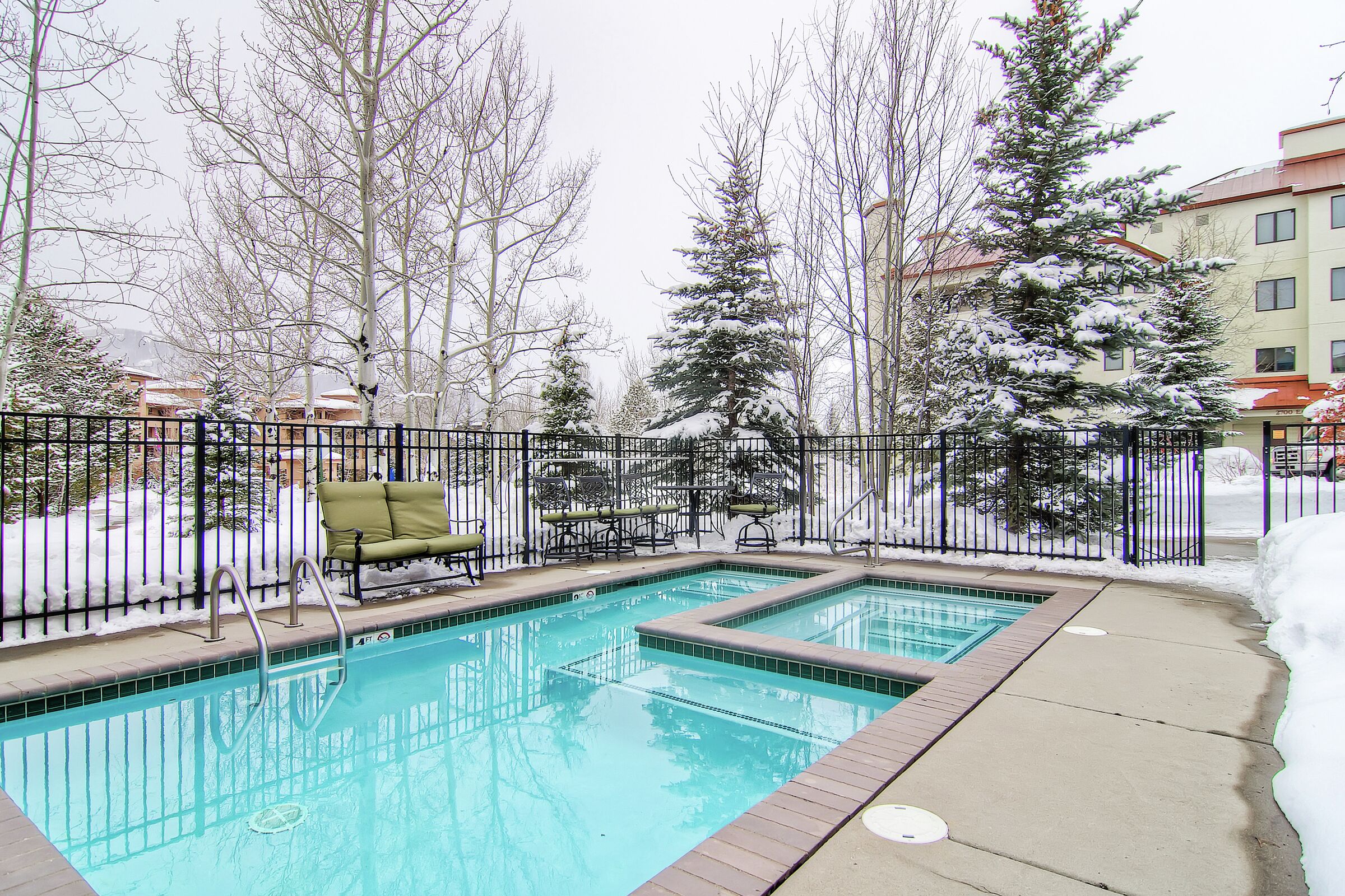 Outdoor Pool & Hot Tub