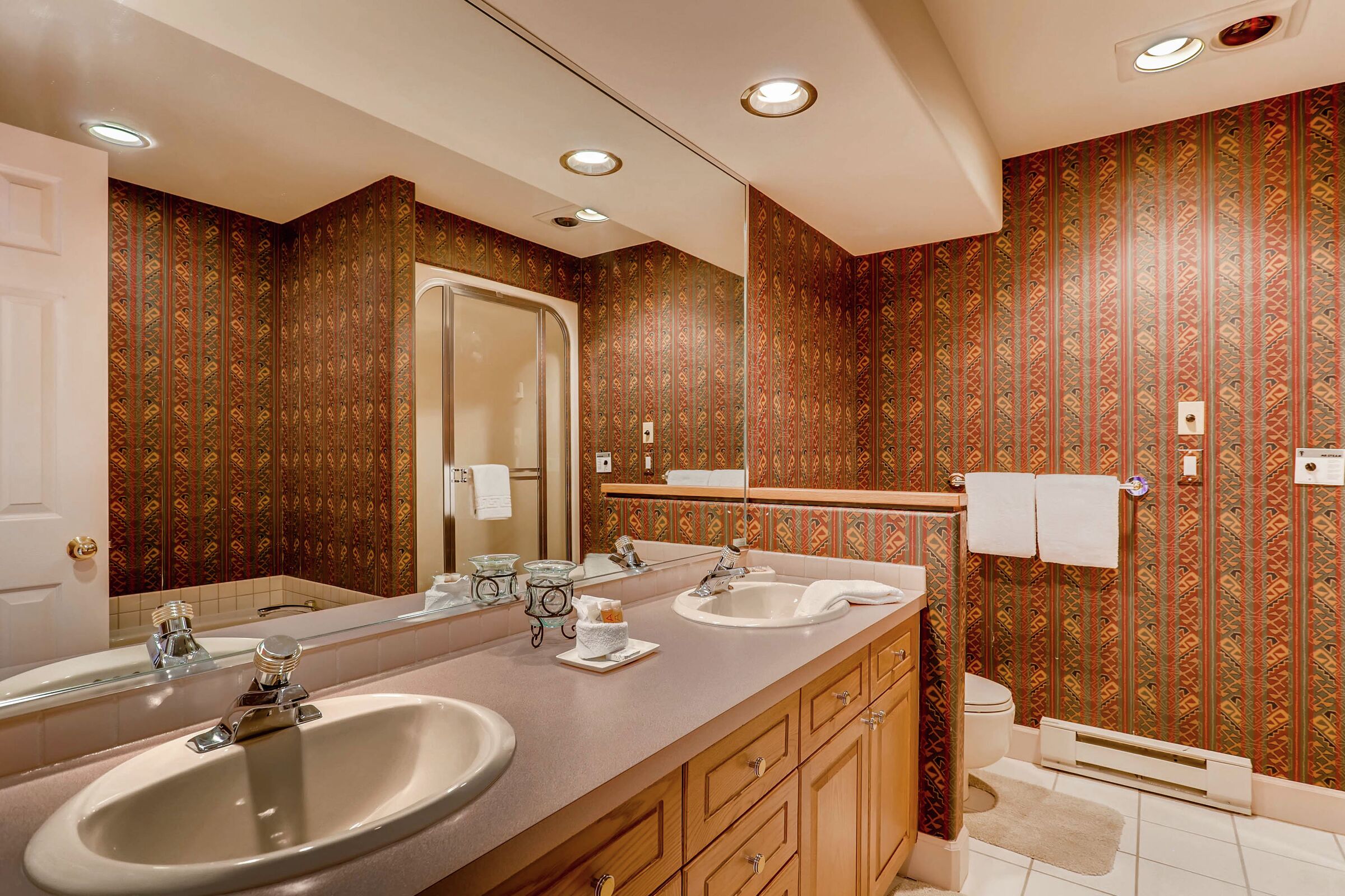 #4 - Shadows - Master Ensuite Bathroom