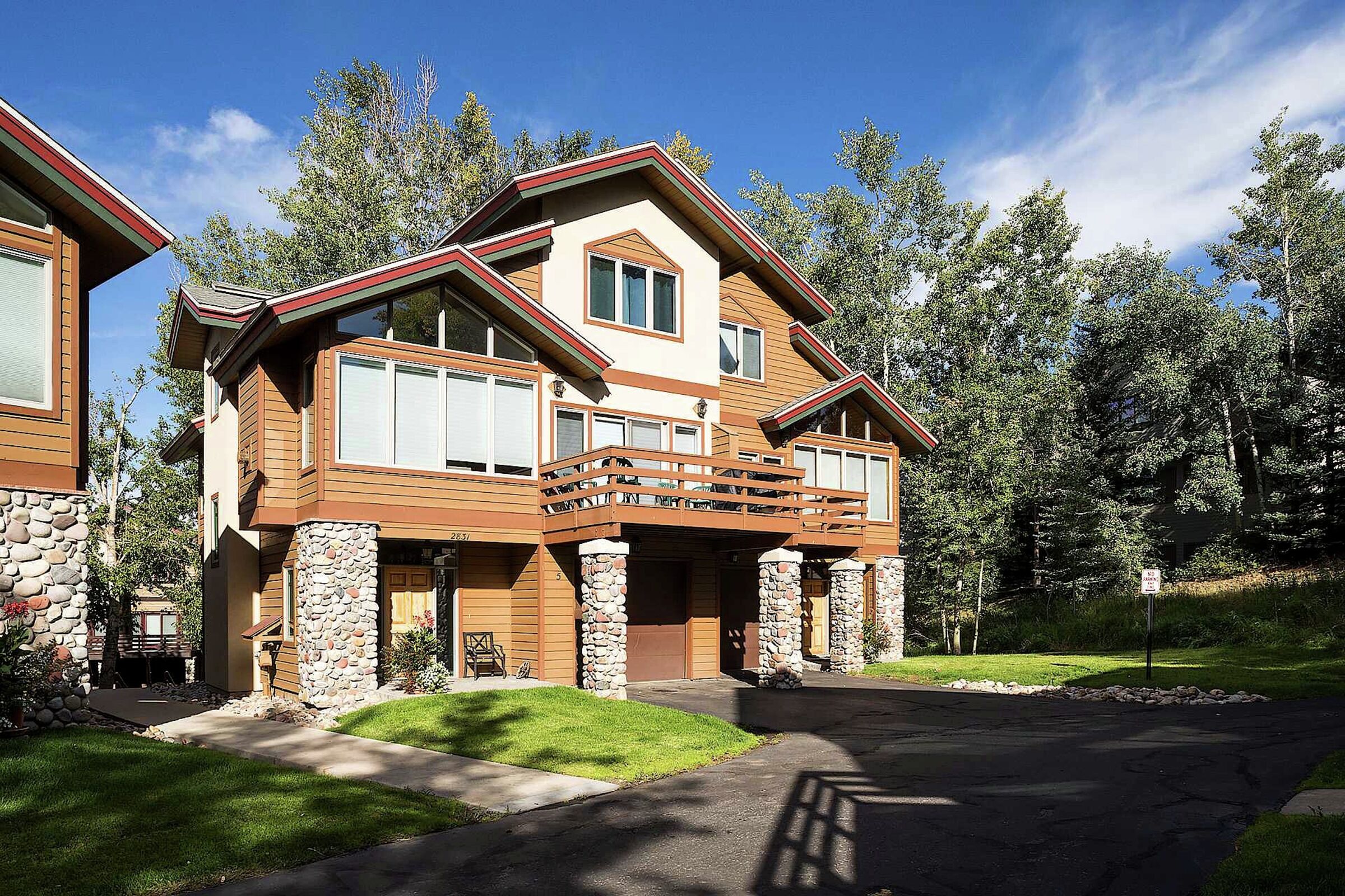 Elk Run Exterior - Summer