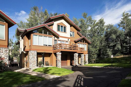 Elk Run Exterior - Summer