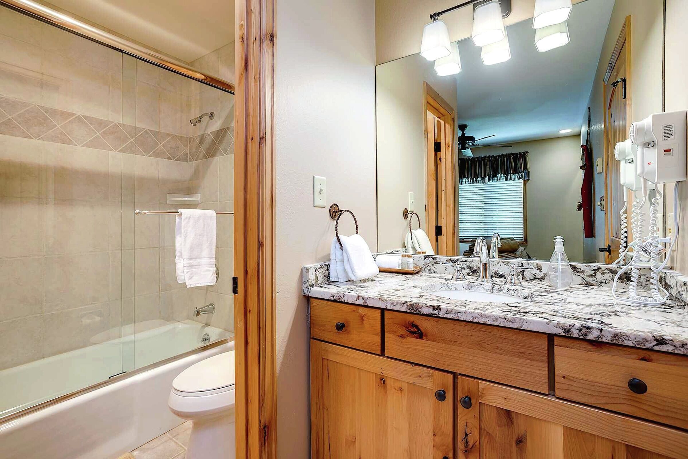 #1210 - Master Ensuite Bathroom