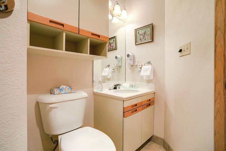 #1201 - Ensuite Bathroom