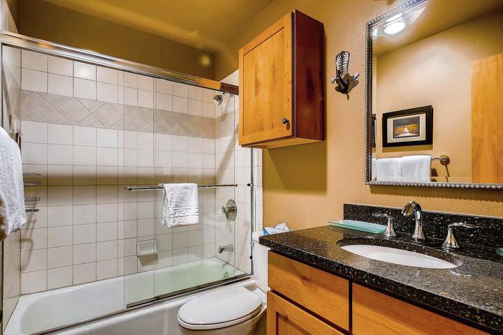 #1202 - Ensuite Bathroom