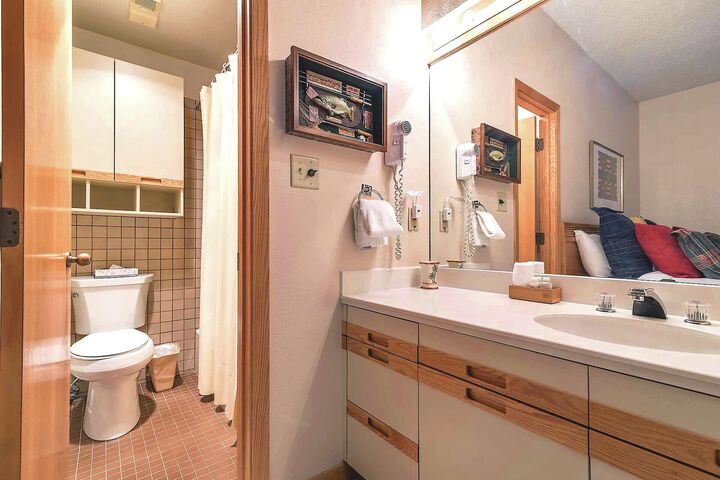 #1303 - Loft Ensuite Bathroom