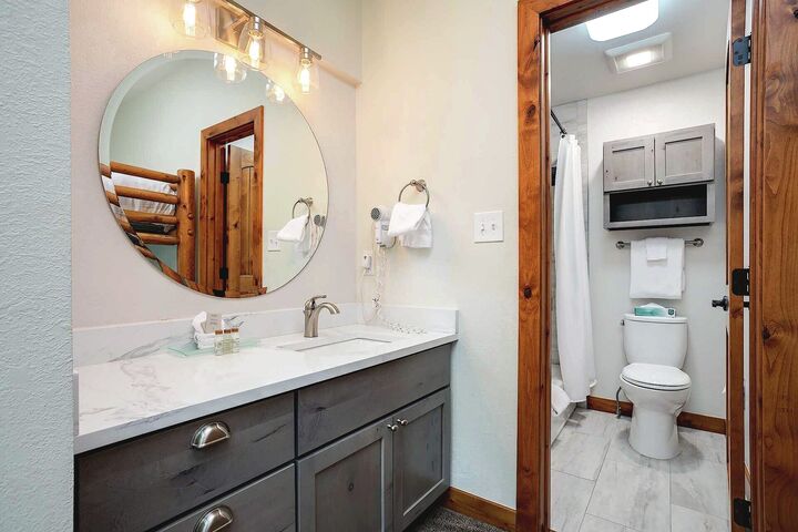 #1304 - Loft Ensuite Bathroom