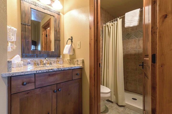 #1301 - Ensuite Bathroom