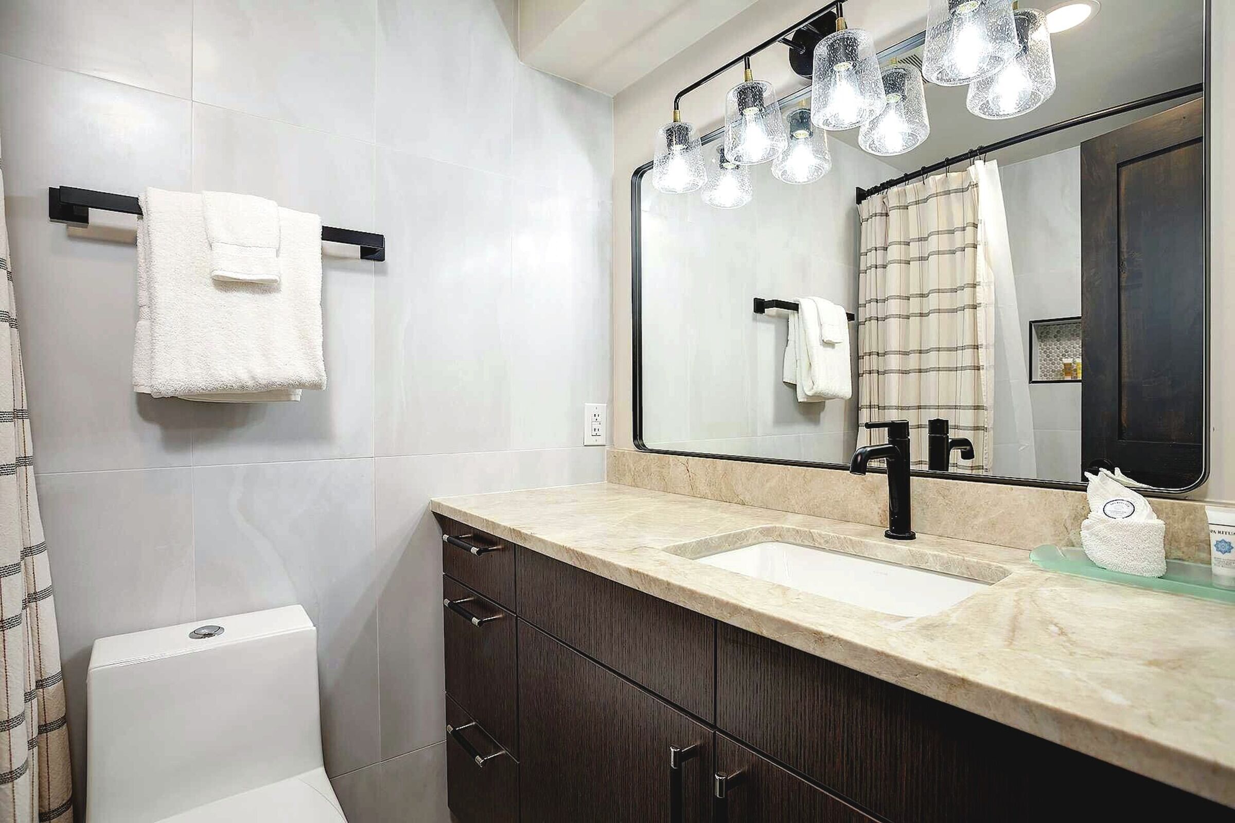 Den Ensuite Bathroom