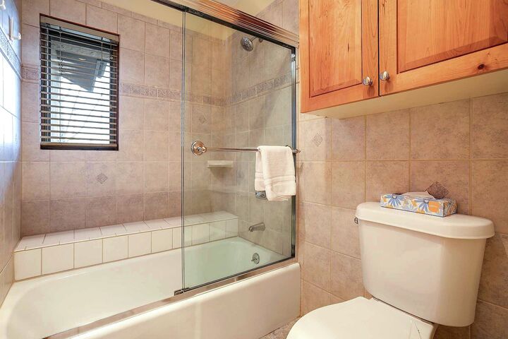 #1211 - Ensuite Bathroom