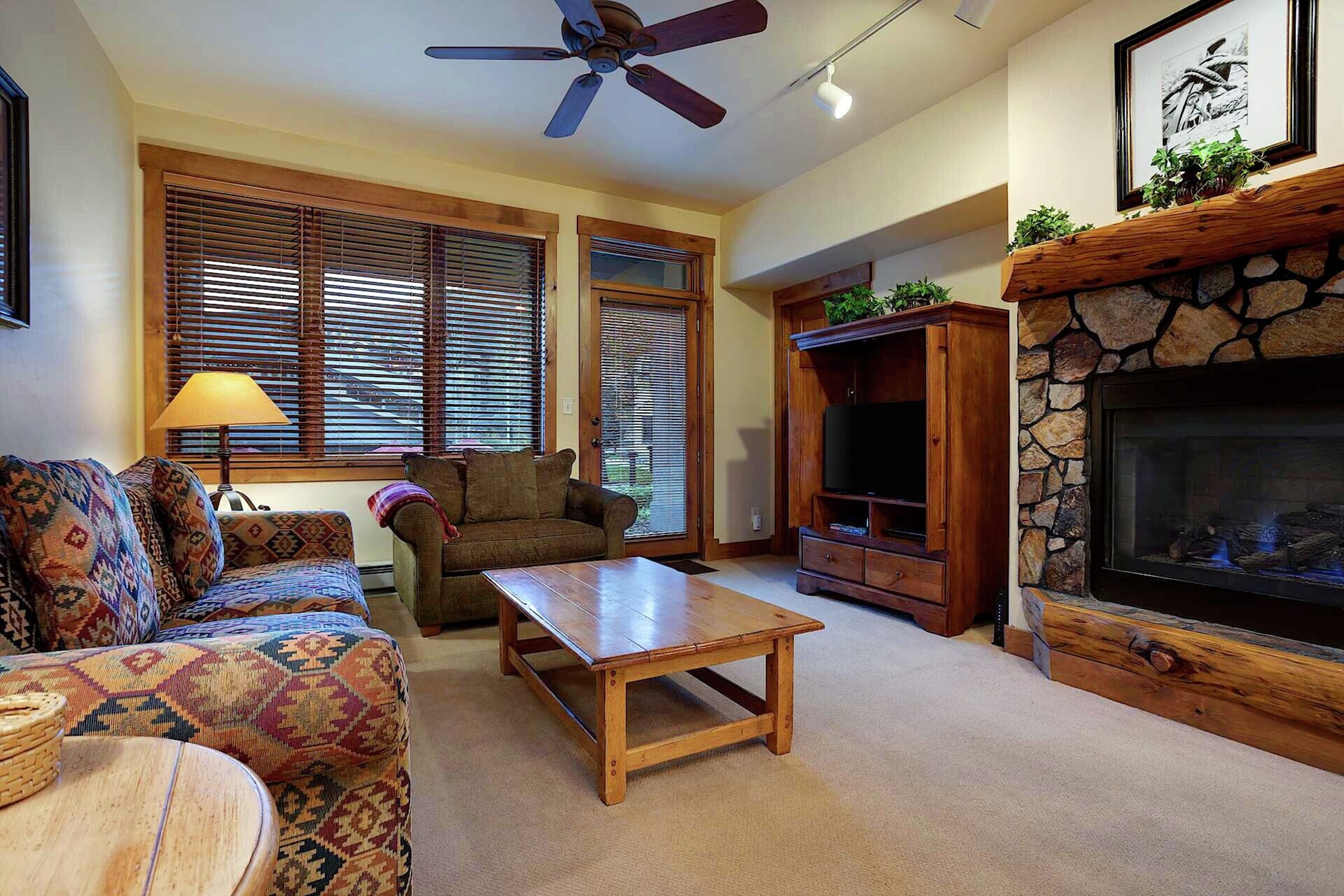 #2111 - Living Area
