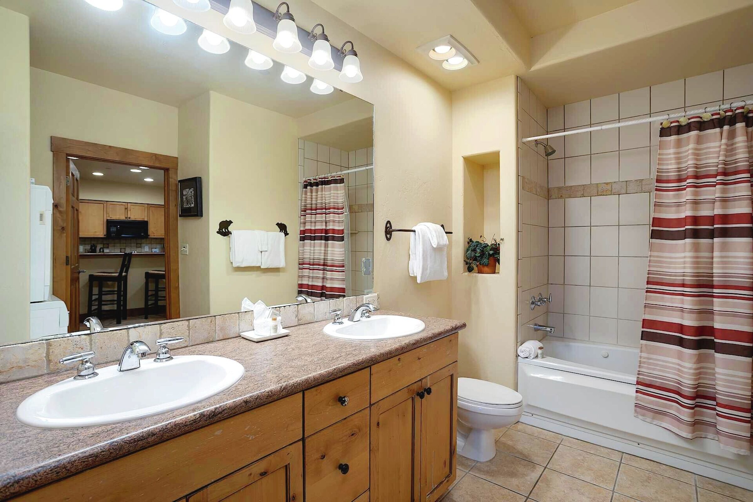 #2111 - Ensuite Bathroom