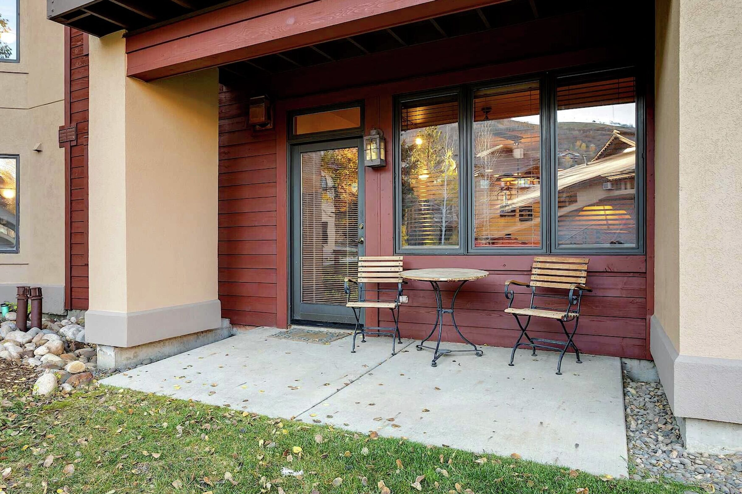 #2111 - Patio