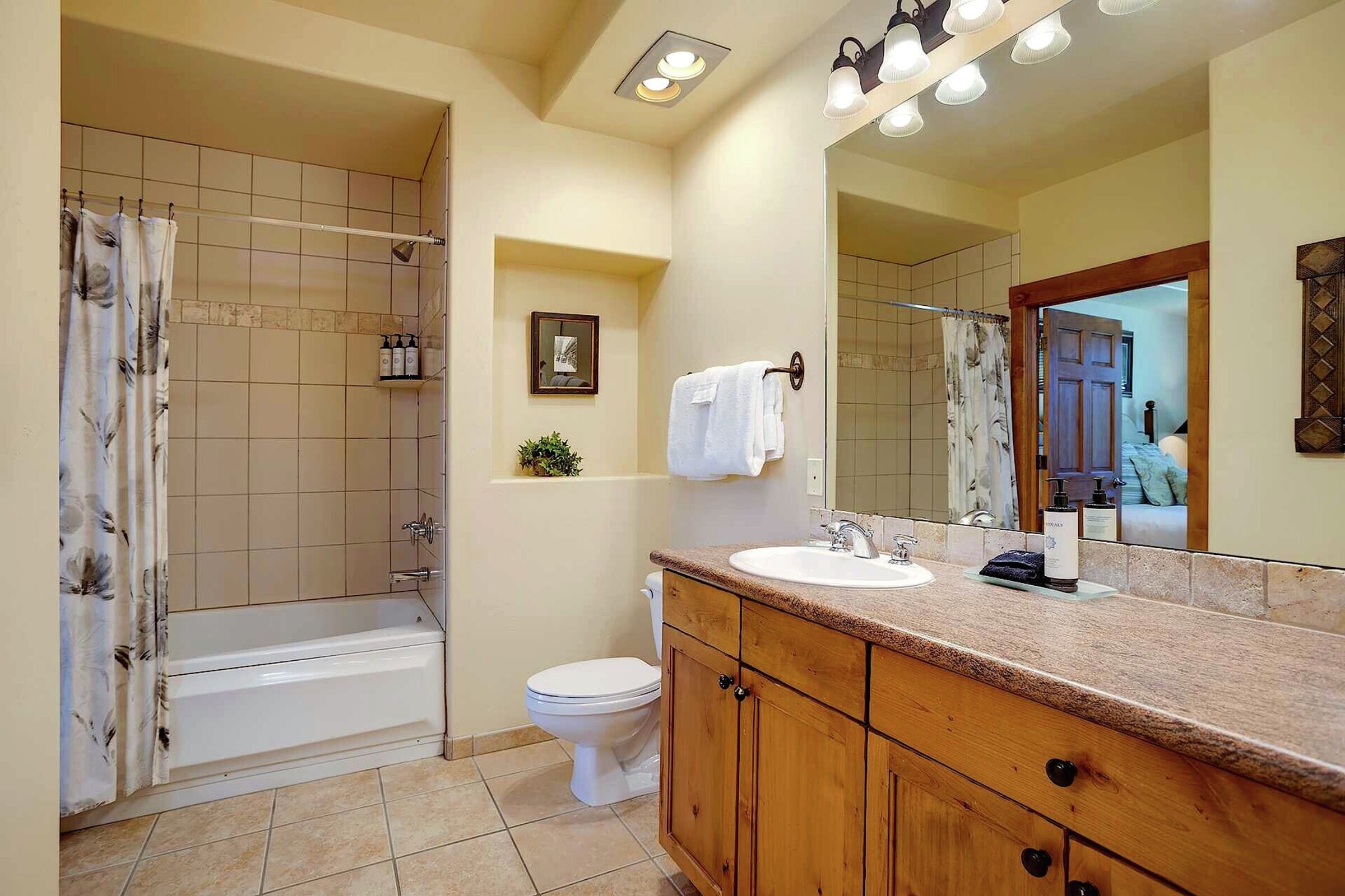 #2110 - Ensuite Bathroom