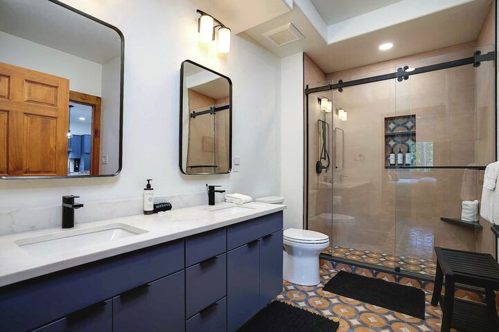 #2211 - Ensuite Bathroom