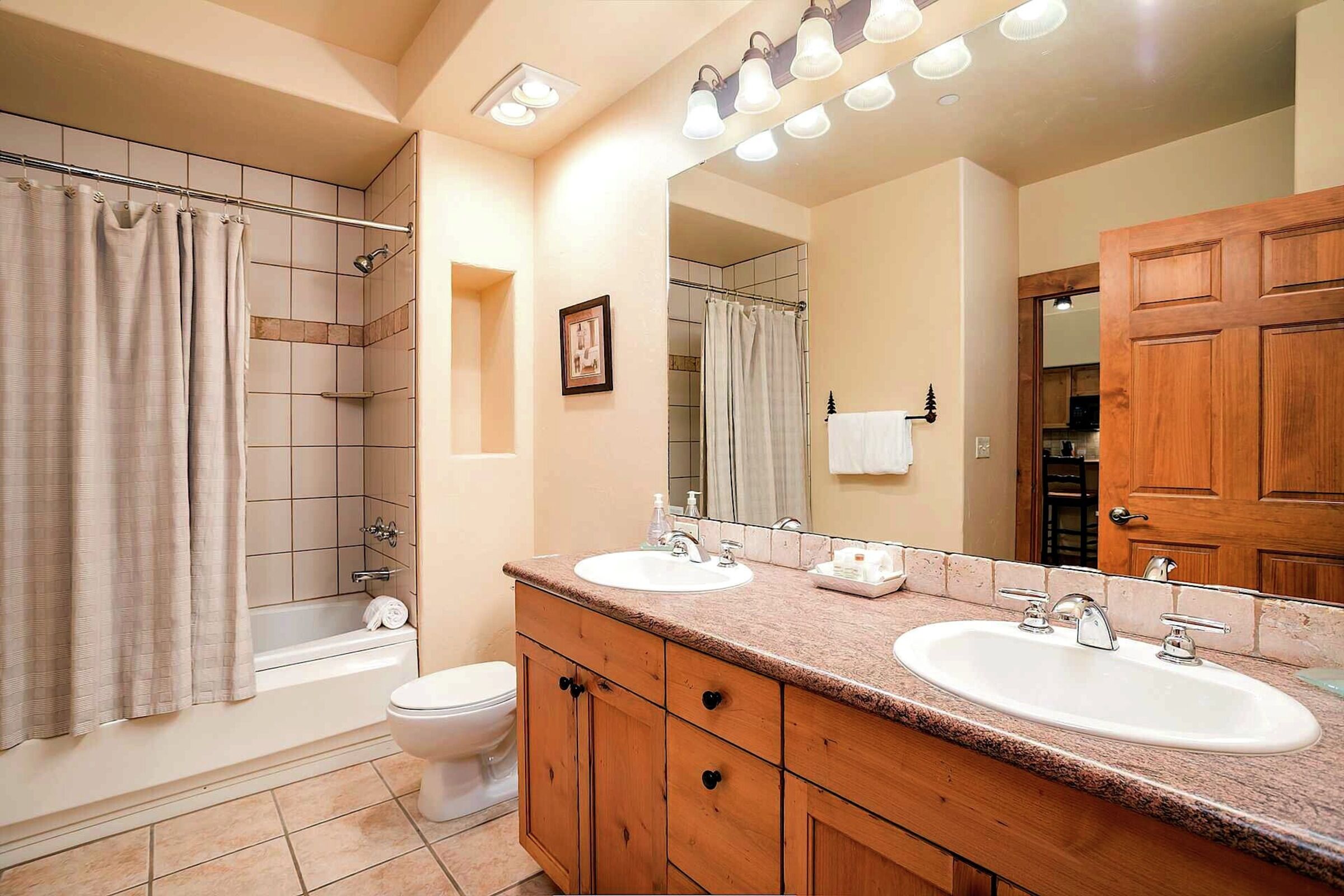 #2312 - Ensuite Bathroom