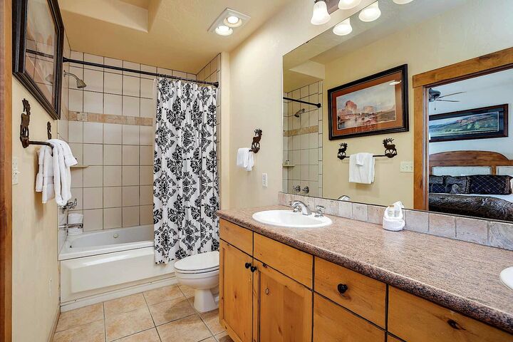 #2104 - Master Ensuite Bathroom