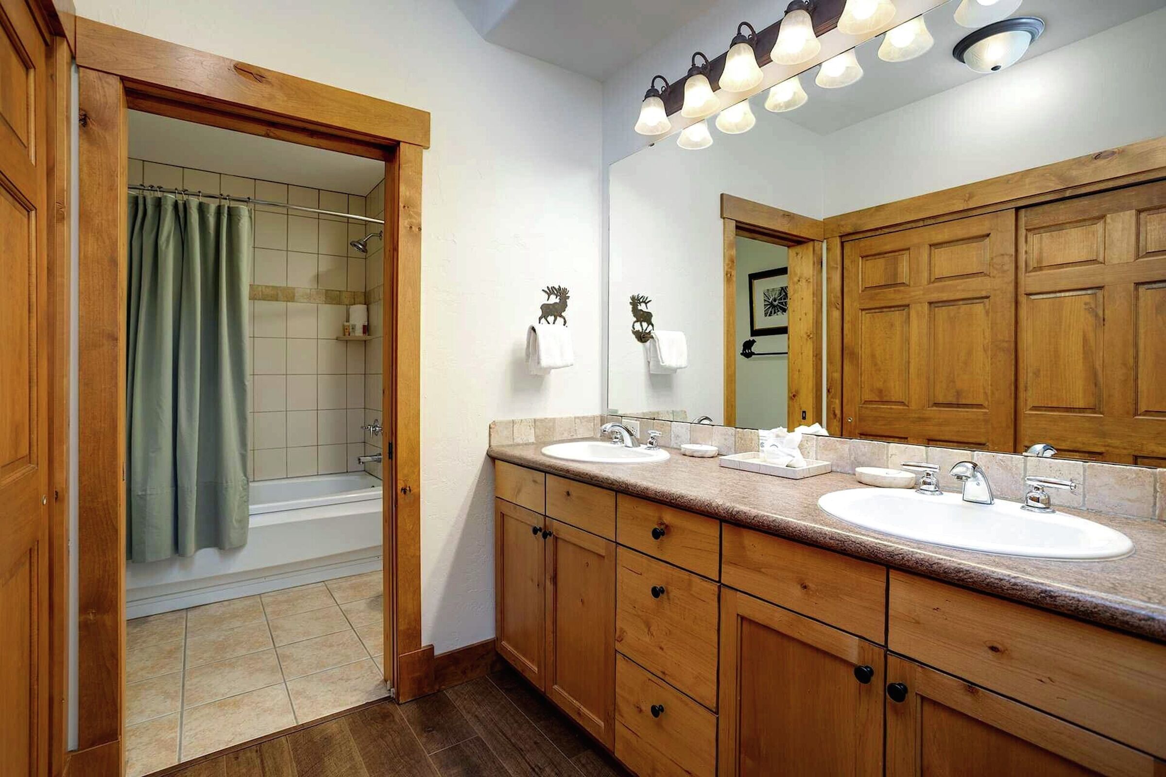 #2101 - Master Ensuite Bathroom