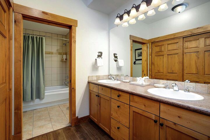 #2101 - Master Ensuite Bathroom