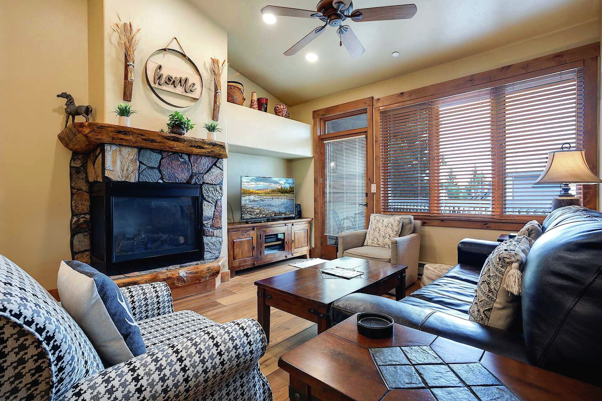 #2302 - Living Area