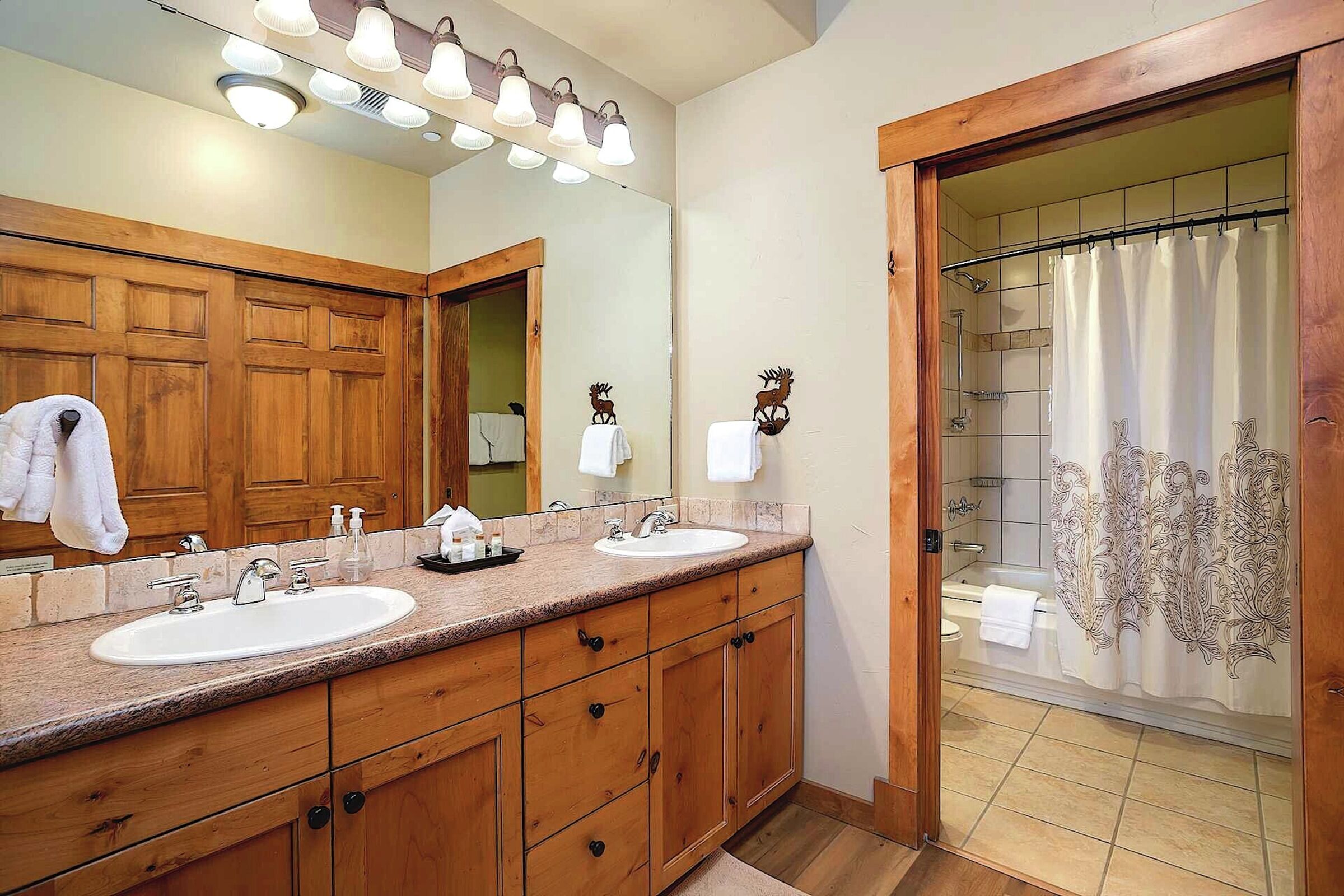 #2302 - Master Ensuite Bathroom