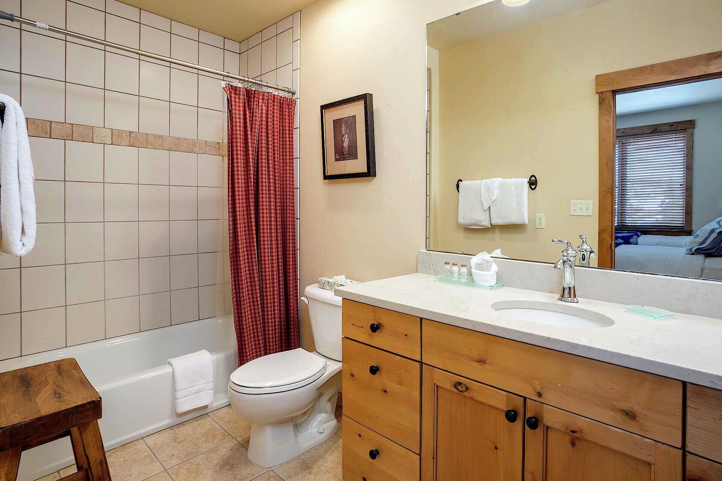 #2207 - Ensuite Bathroom