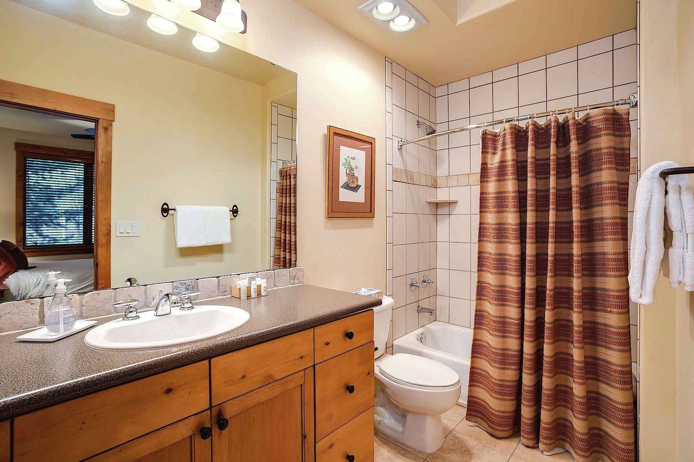 #2208 - Ensuite Bathroom