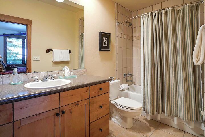 #2108 - Ensuite Bathroom